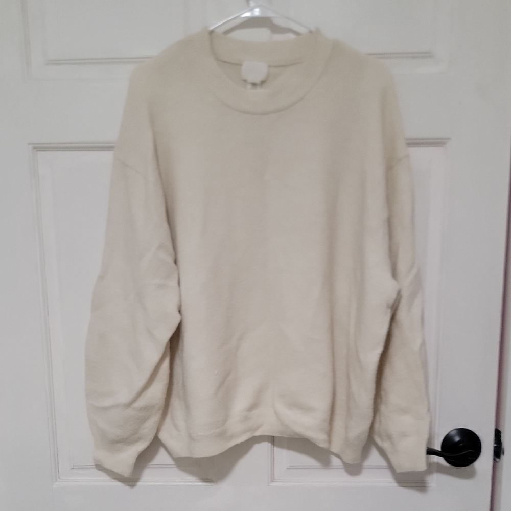H&M Classic Off-White Cream Crewneck Sweater Long Sleeves Soft Comfy Limited Ed.